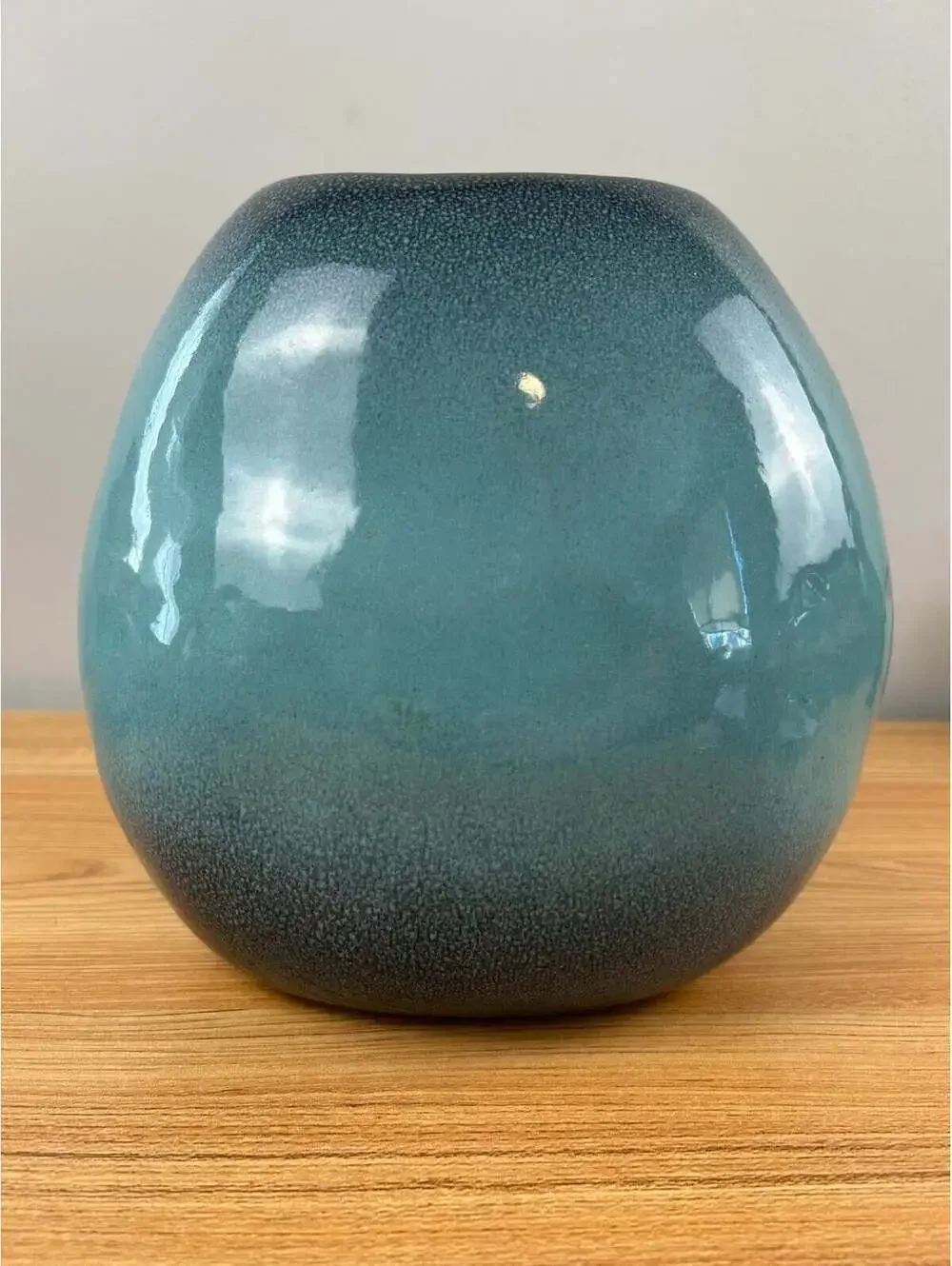 GLIDDEN ART POTTERY MCM VASE #40 STRIKING AQUA SPECKLED GLAZE 9